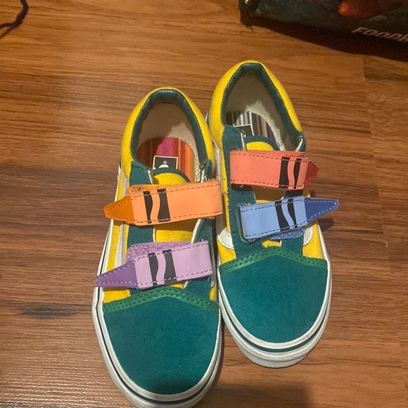 Size 13 toddler kids sneakers - Picture 1 of 3